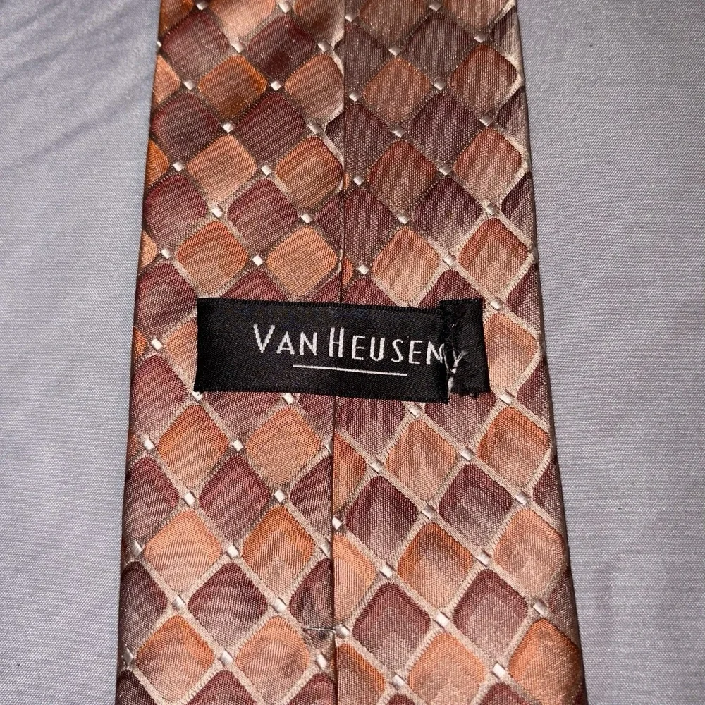 Van Heusen Silk Tie Brown/Orange/Cream‎ Geometric Design - Gorgeous in Person!